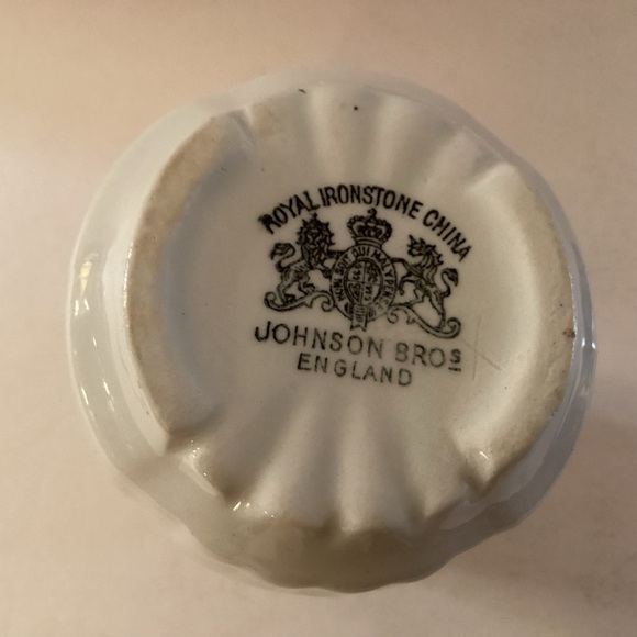 Royal Ironstone 5” vase by Johnson Bros. England. - Picture 5 of 5